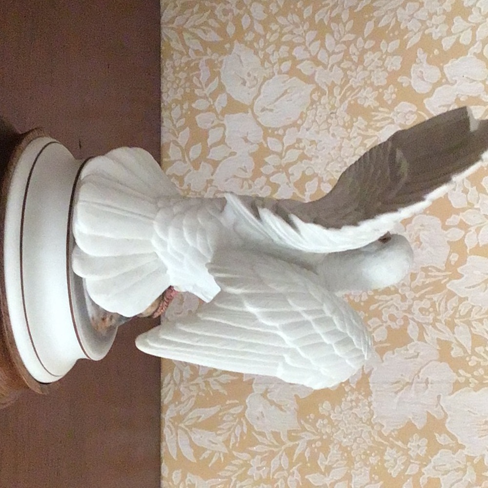 White porcelain Japanese made doves - Picture 3 of 8